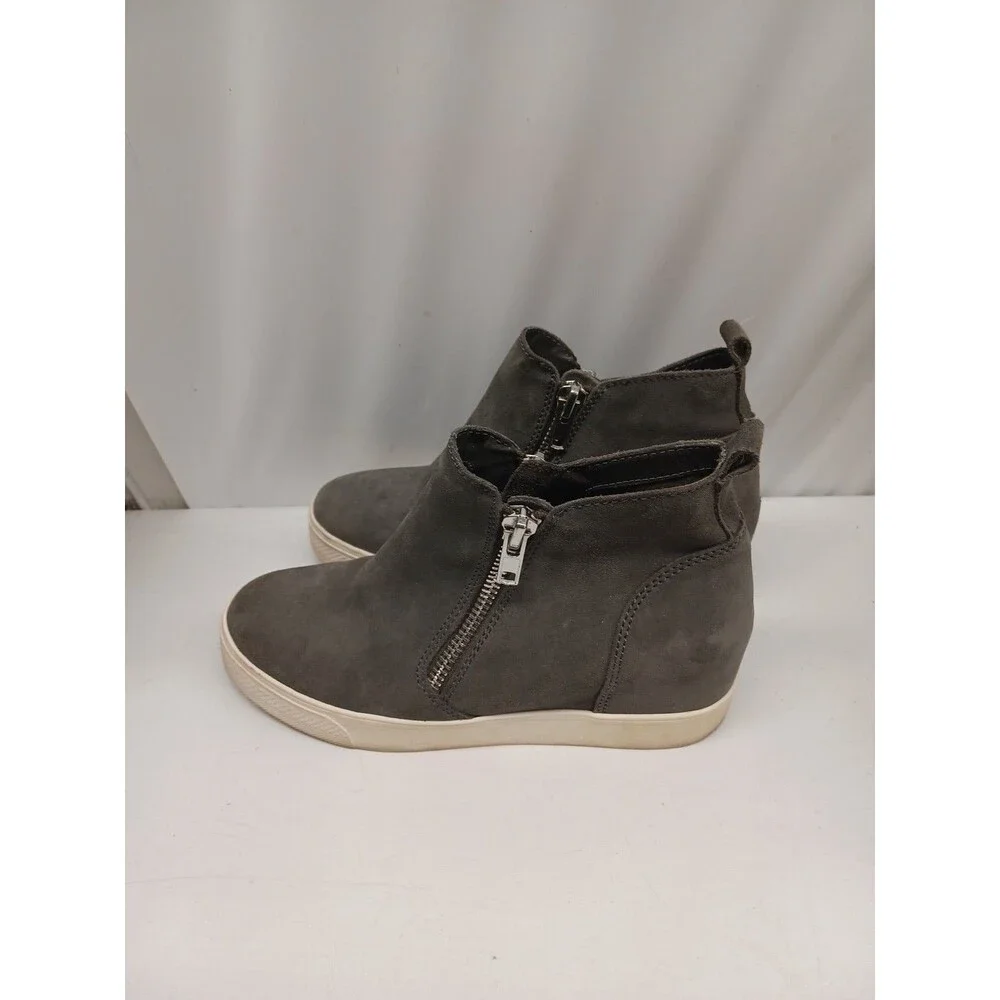 Steve Madden Women's Wedgie Sneaker Comfortable & Easy To Wear Grey Suede 9 US